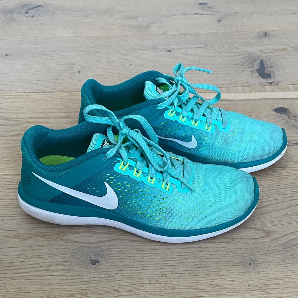 Nike Flex 2016 Running Shoe size 6